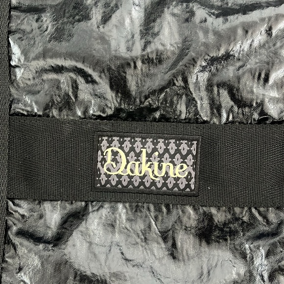 Dakine Kelsey 26L Crossbody Tote in Raven Black - Picture 3 of 12